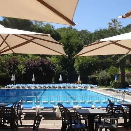 Gran Garbi & Aquasplash מלון